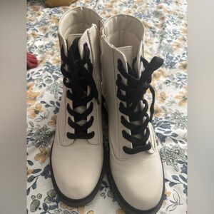 Stylish White & Black Sole Lace-Up Women's Boots